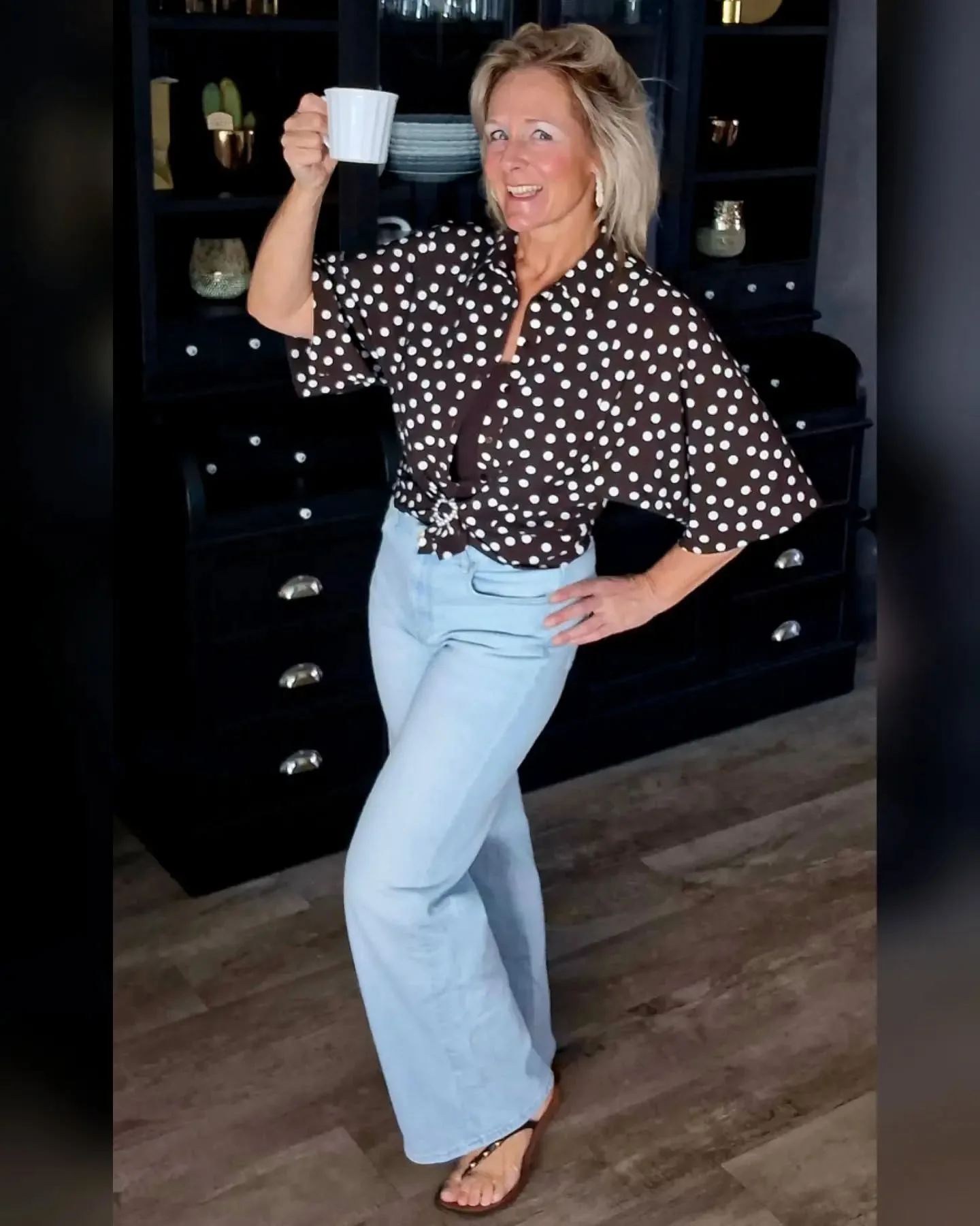 Mjin favoriete espresso☕️zit niet meer in een mok, maar hangt in miin kledingkast!🤎 De populaire dot blouse is weer aangevuld🥳. Koffieverslaafd of modeverslaafd? Waarom niet allebei!😃 @studioanneloes

#espresso #polkadot #PolkaDotBlouse #Bestseller #studioanneloes sgravenpolder