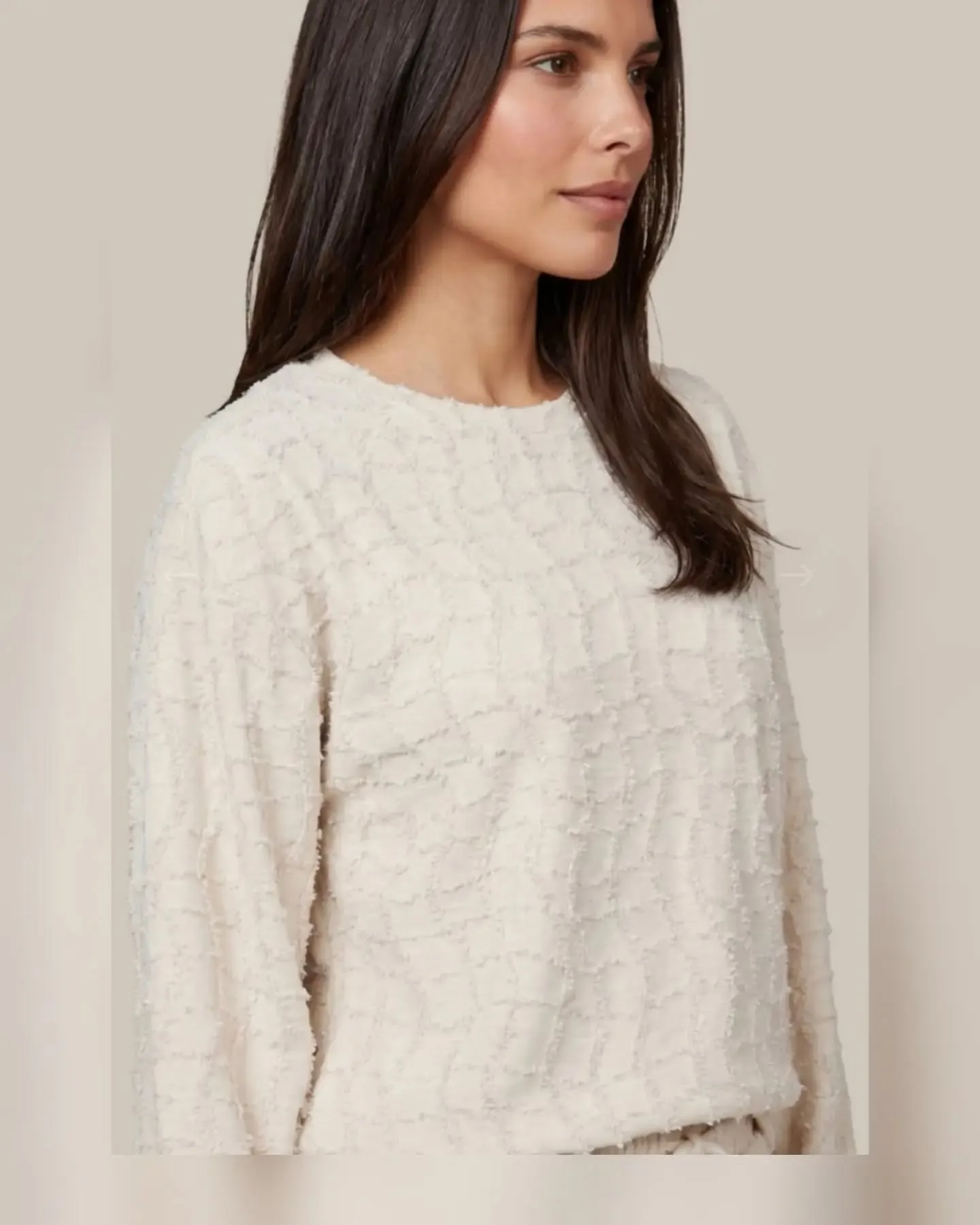 Zandkleur = altijd goed🙌 Dit fijne truitje is perfect voor de minder warme dagen. Niet te dik en makkelijk te combineren. €69.99 XS tot XXL @gmaxxfashion 

#gmaxxfashion #gmaxxdamesmode #gmaxxdameskleding #zandkleur #damesboutique