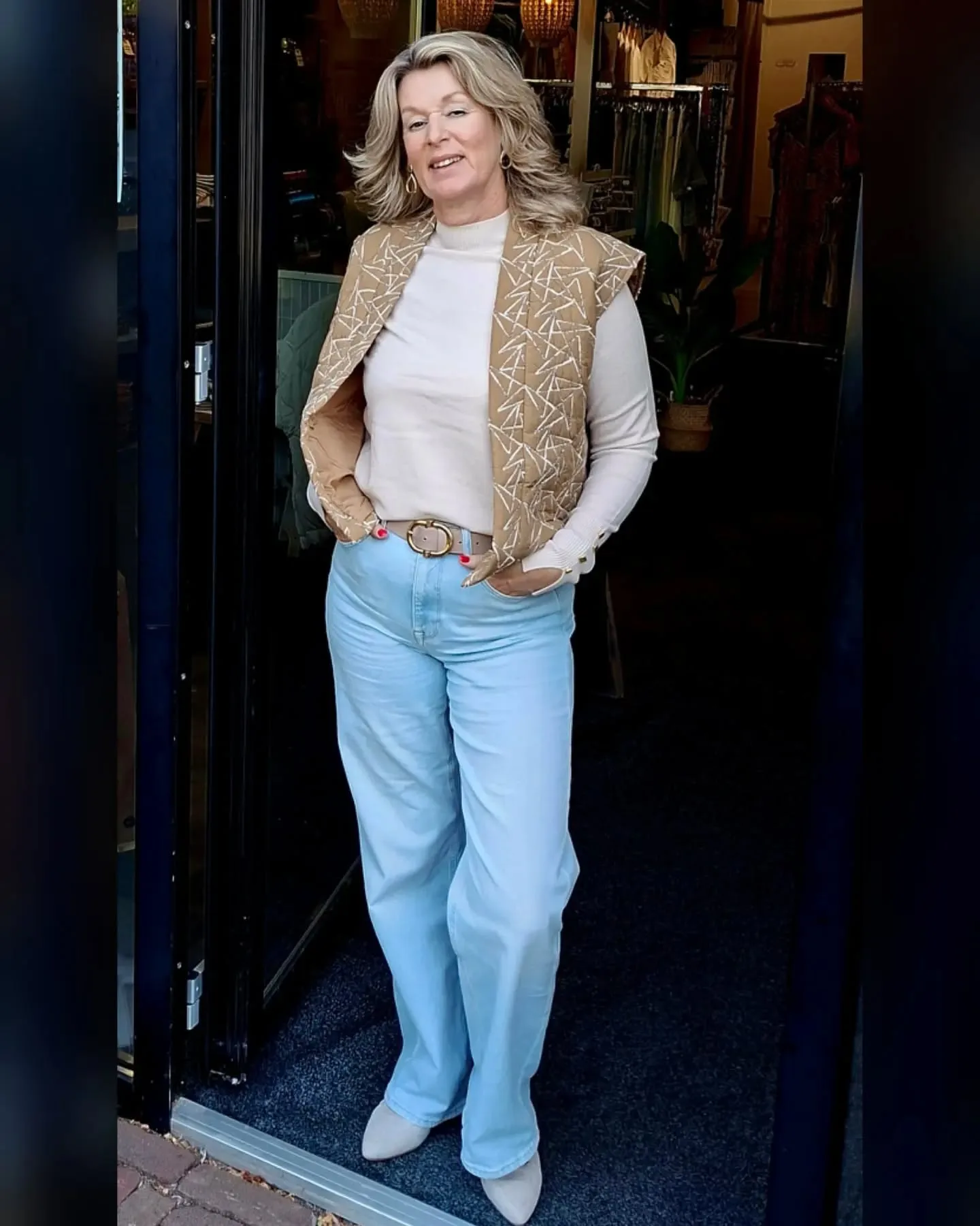 Dit gilet in light camel @cs_thelabel is de perfecte finishing touch voor een stijlvolle look.🤎 Shop jouw nieuwe favoriet nu!

#csthelabel #guddagilet #ootd #fashioninspo #layering